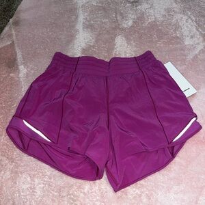 Lululemon Hottie Hot short 4 in